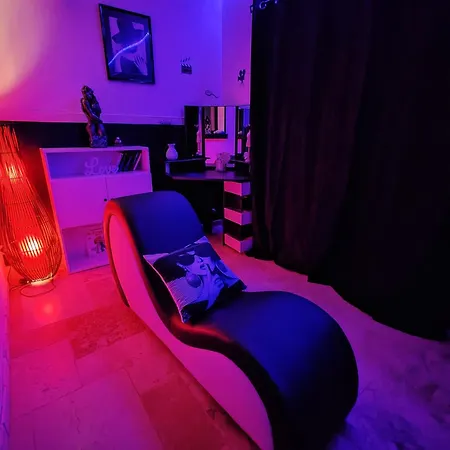 Romance A L' Affiche Apartman *