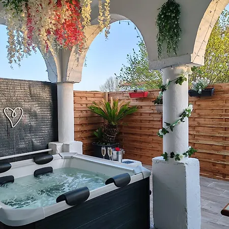 Romance A L' Affiche Apartman *